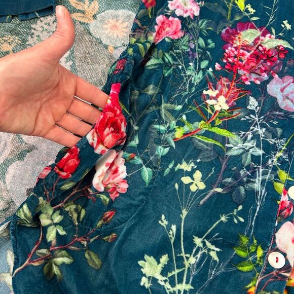 Soft Surroundings Velvet Floral Blouse Top Womens Medium Blue Button Down Shirt - Picture 14 of 15